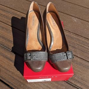 Comfortable Heel W/Buckle